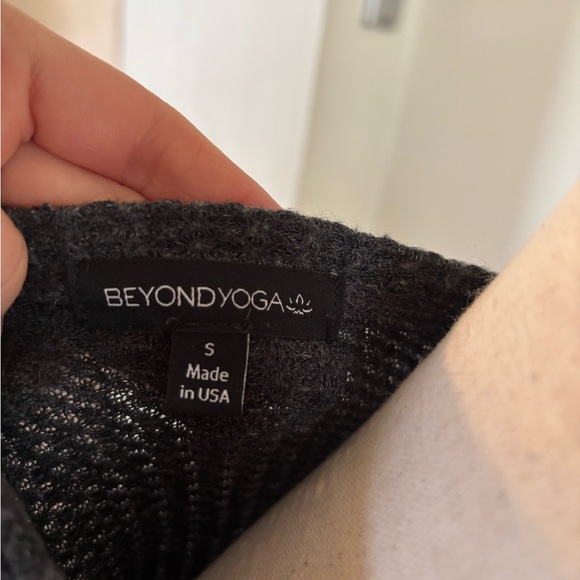 Beyond Yoga Brushed Up Cropped Pullover Grey - Picture 5 of 5